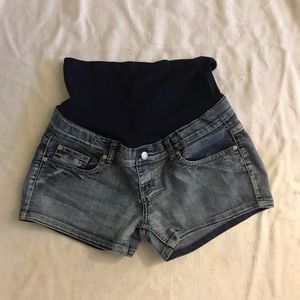 Maternity Denim Shorts // comfy and soft // M